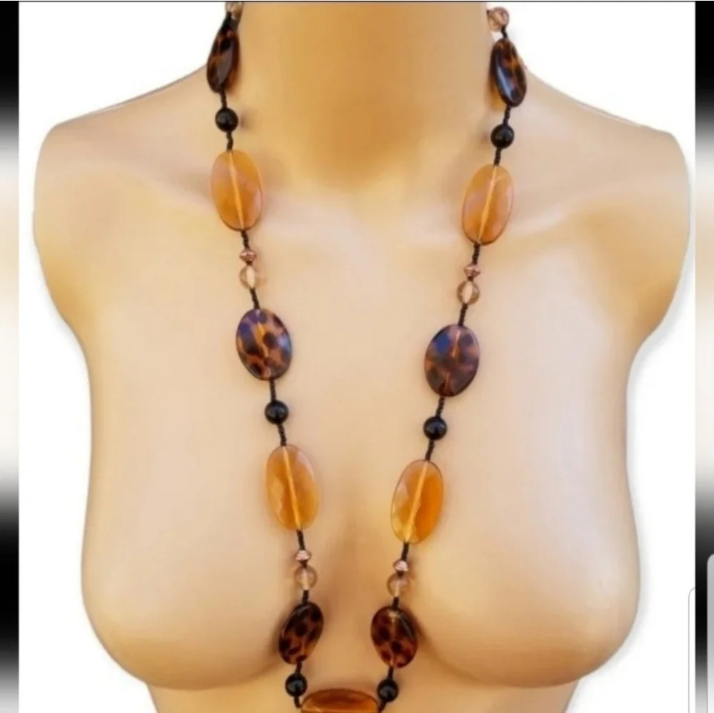 LEOPARD PRINT ACRYLIC & SEED BEAD BOUTIQUE STYLE NECKLACE